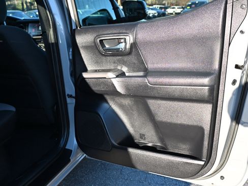 Used 2021 Toyota Tacoma TRD Sport w/ Technology Package image 37