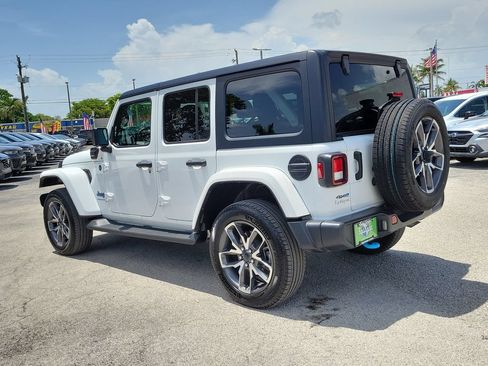 Used 2024 Jeep Wrangler Unlimited AWD/4WD image 3
