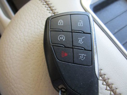 Used 2022 GMC Yukon XL Denali image 47