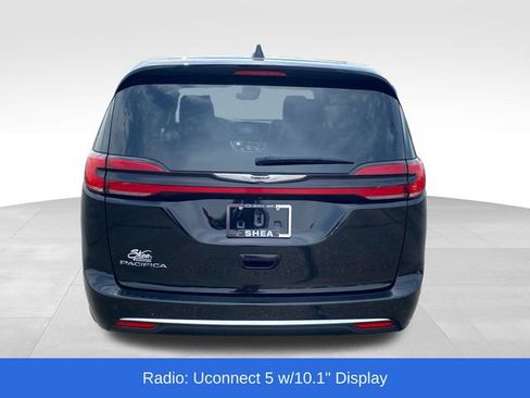 Used 2024 Chrysler Pacifica Touring-L FWD image 4