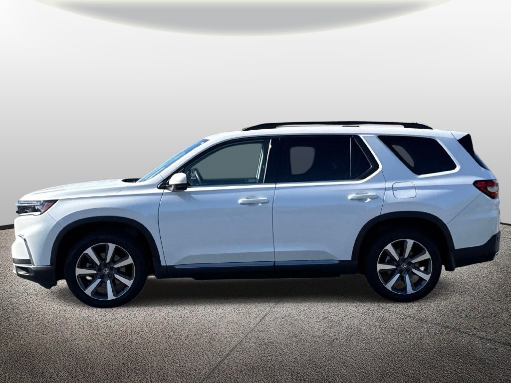 Used 2024 Honda Pilot Touring image 3