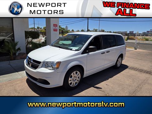 Used 2019 Dodge Grand Caravan SE w/ UConnect Hands-Free Group FWD image 1