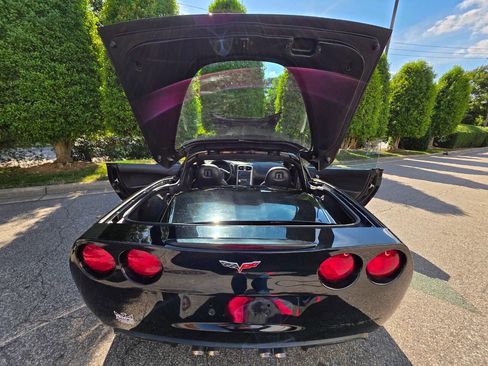 Used 2005 Chevrolet Corvette Coupe w/ Preferred Equipment Group RWD image 11