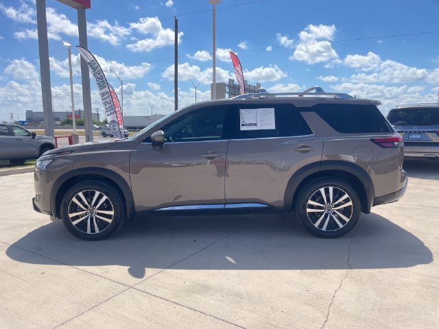 Used 2024 Nissan Pathfinder Platinum w/ Cargo Package AWD/4WD image 2