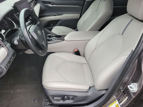 Used 2023 Toyota Camry SE FWD image 9