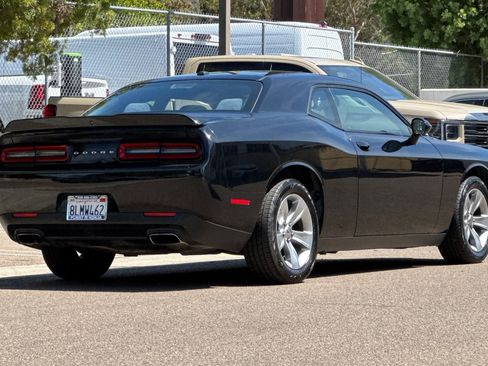 Used 2019 Dodge Challenger SXT RWD image 9