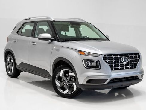 Used 2025 Hyundai Venue SEL FWD image 6