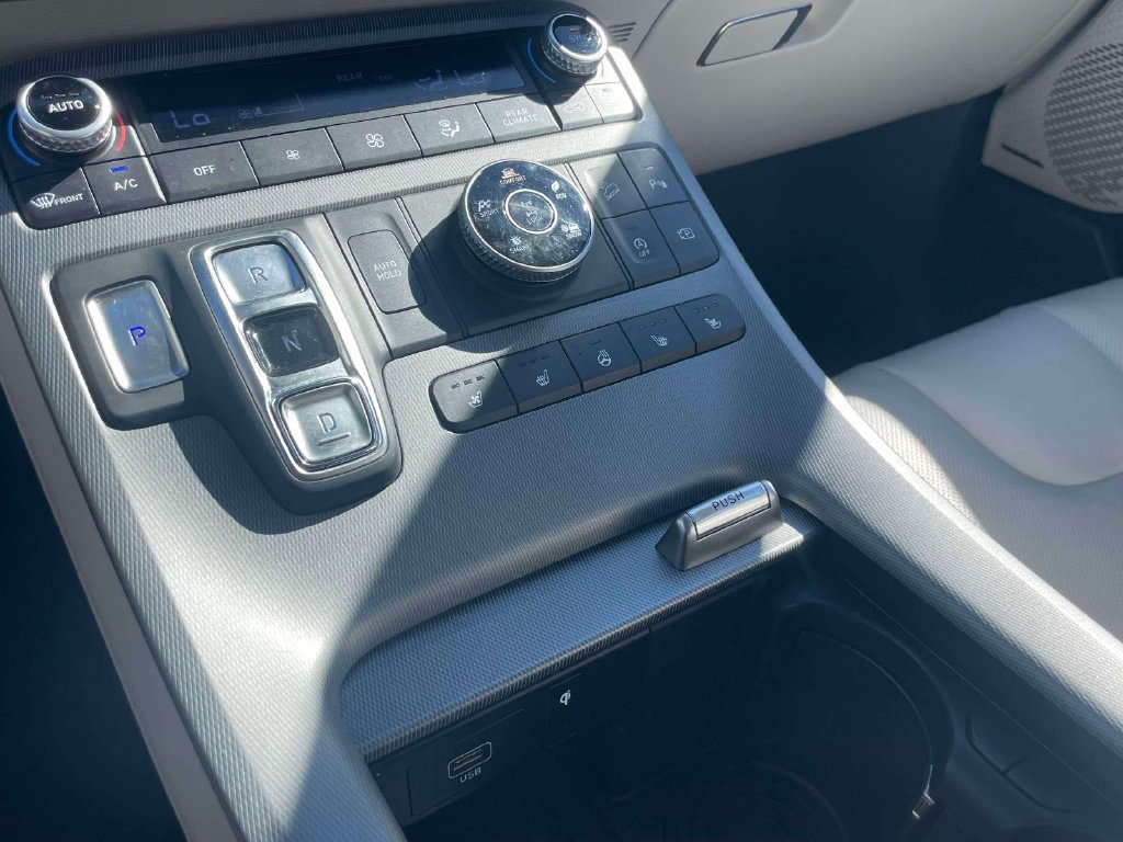 Used 2024 Hyundai Palisade Limited AWD/4WD image 32