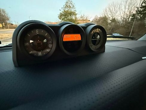 Used 2011 Toyota FJ Cruiser 4WD image 25