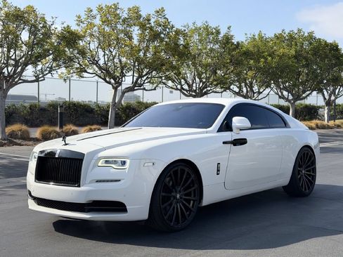 Used 2017 Rolls-Royce Wraith RWD image 2