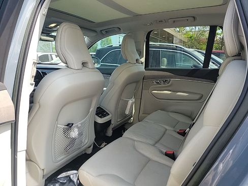 Used 2023 Volvo XC90 B5 Plus image 5