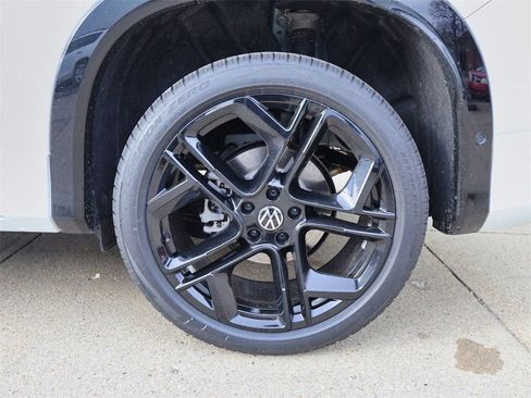 New 2026 Volkswagen Tiguan SE R-Line image 10