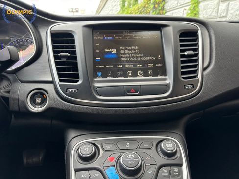 Used 2017 Chrysler 200 Limited Platinum w/ Comfort & Convenience Group image 26