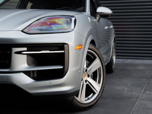 New 2026 Porsche Cayenne Coupe image 38
