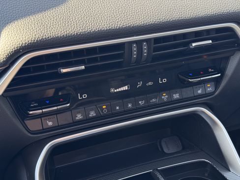 Certified 2024 MAZDA CX-90 Plug-In Hybrid w/ Preferred AWD/4WD image 29