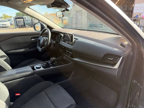 Used 2023 Nissan Rogue SV AWD/4WD image 16