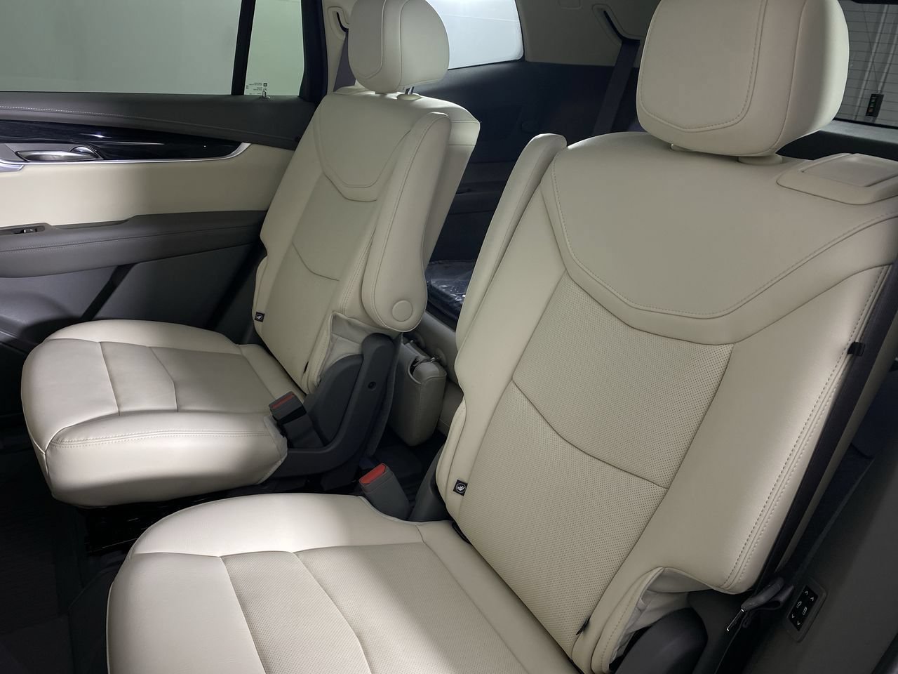 Used 2024 Cadillac XT6 Premium Luxury w/ Technology Package FWD image 15