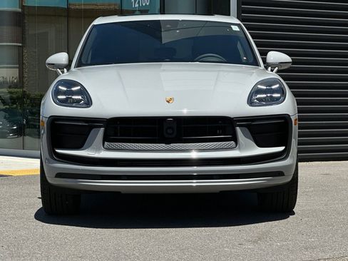 Certified 2025 Porsche Macan image 11