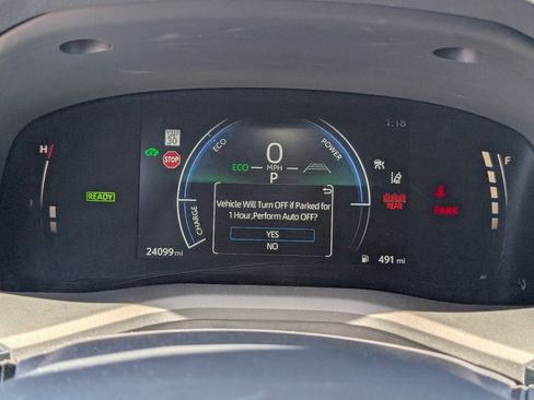 Used 2025 Toyota Camry SE FWD image 19