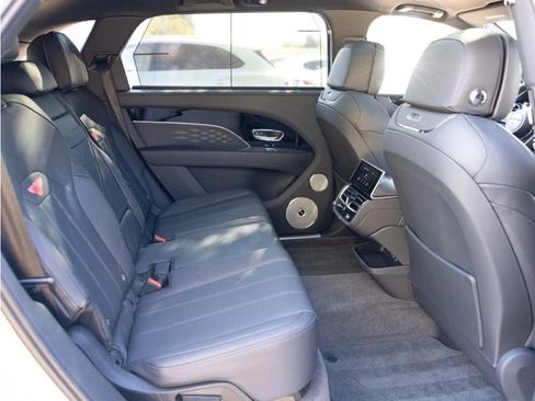 Certified 2024 Bentley Bentayga Extended Wheelbase image 77