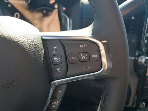 New 2025 RAM 2500 Laramie AWD/4WD image 36