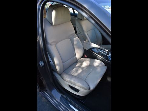 Used 2012 BMW 528i Sedan RWD image 34