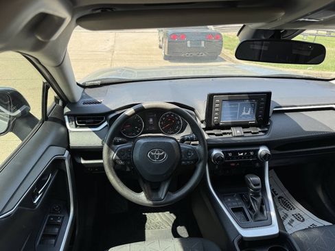 Used 2020 Toyota RAV4 XLE FWD image 16