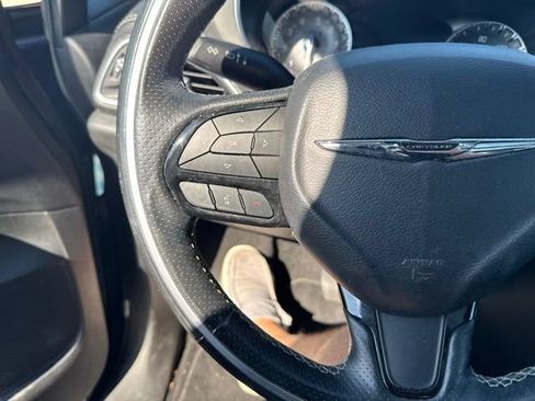 Used 2019 Chrysler Pacifica Limited w/ Advanced Safetytec Group FWD image 22