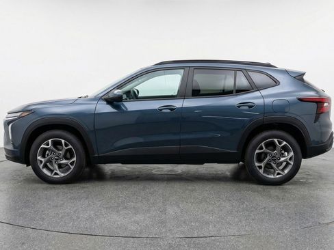 Used 2025 Chevrolet Trax LT image 5