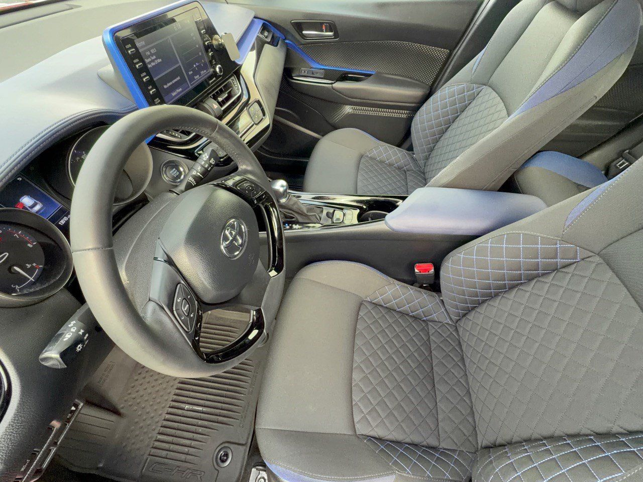 Used 2022 Toyota C-HR XLE FWD image 5