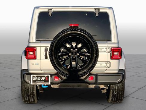 Used 2022 Jeep Wrangler Unlimited Sahara w/ Cold Weather Group AWD/4WD image 5