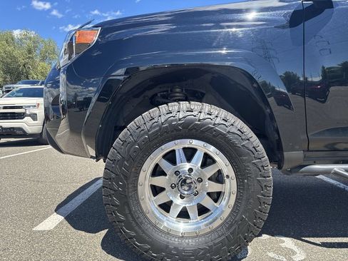 Used 2018 Toyota 4Runner TRD Off-Road Premium AWD/4WD image 37