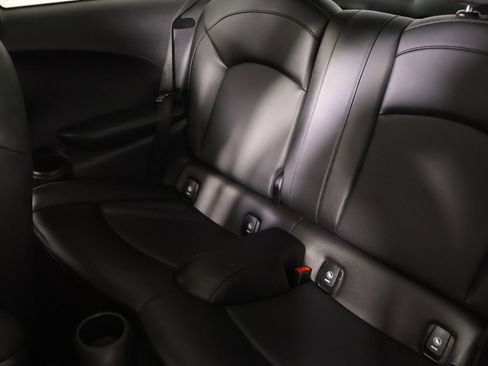 Used 2019 MINI Cooper 2-Door Hardtop w/ Signature Upholstery Package image 12