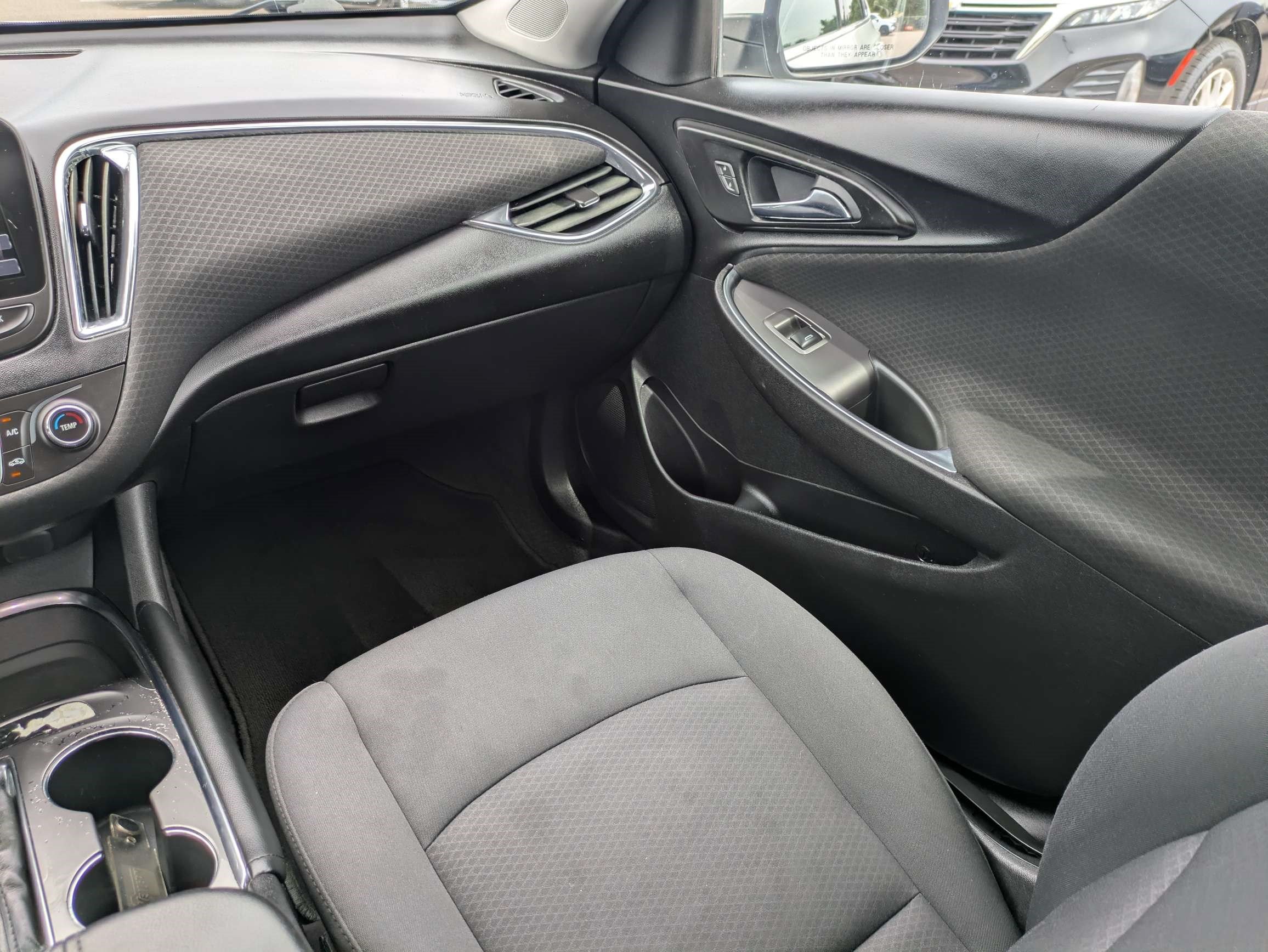 Used 2018 Chevrolet Malibu LT FWD image 16