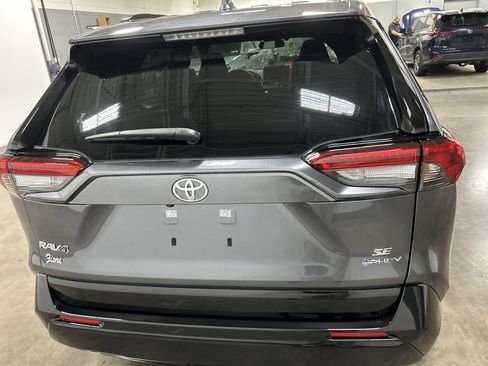 New 2025 Toyota RAV4 SE image 4