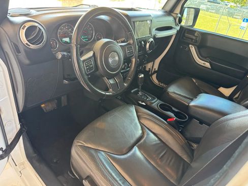 Used 2016 Jeep Wrangler Unlimited Sahara w/ Connectivity Group image 14