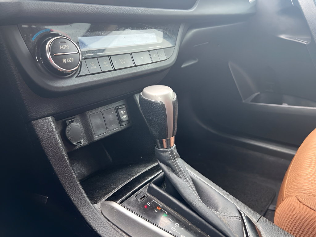 Used 2014 Toyota Corolla LE FWD image 28
