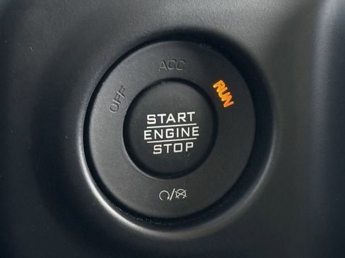 Used 2021 Jeep Gladiator Sport image 21