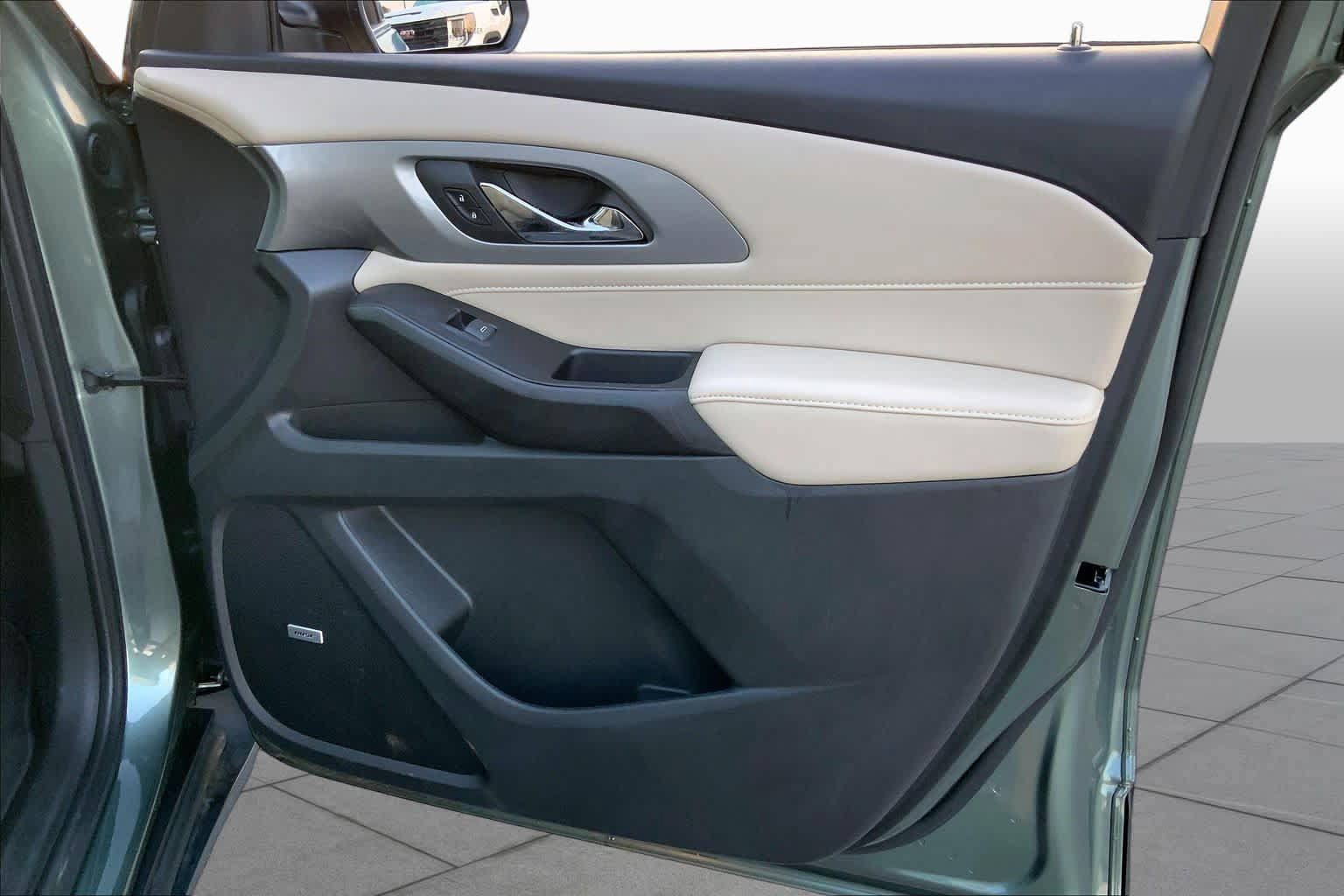 Used 2023 Chevrolet Traverse LT w/ LT Premium Package FWD image 21