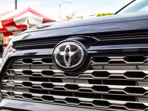 Certified 2020 Toyota RAV4 Limited image 5