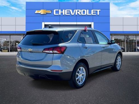 Used 2023 Chevrolet Equinox LS w/ LS Convenience Package image 4