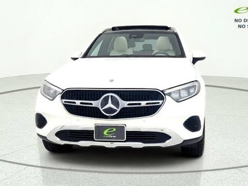 Used 2025 Mercedes-Benz GLC 350e 4MATIC image 3