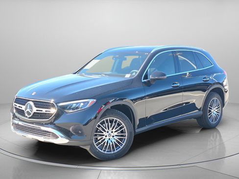 Certified 2026 Mercedes-Benz GLC 300 image 2