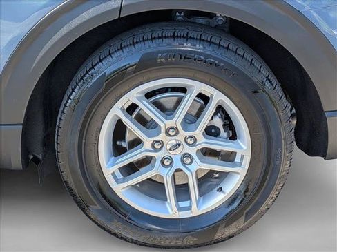 Used 2025 Ford Explorer Active w/ Active Comfort Package RWD image 24