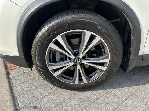 Used 2018 Nissan Rogue SL FWD image 9
