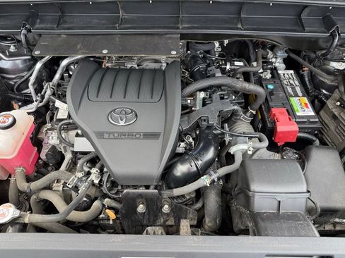 Used 2023 Toyota Highlander XLE AWD/4WD image 10