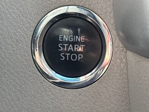 Used 2016 Toyota Highlander XLE image 19