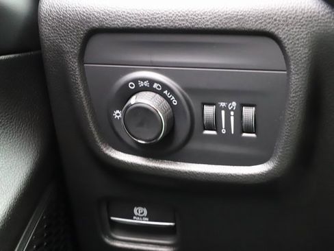 New 2025 Jeep Grand Cherokee 4WD image 36