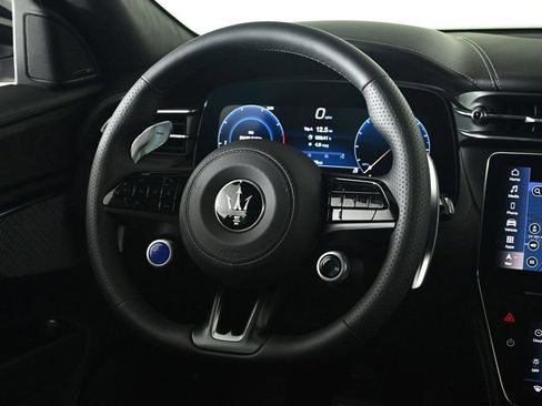 Used 2025 Maserati Grecale GT image 10