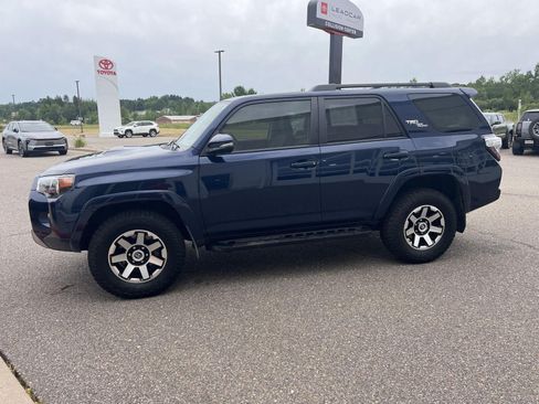 Used 2020 Toyota 4Runner TRD Off-Road Premium AWD/4WD image 6